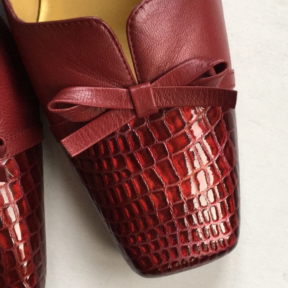 Bellini Red Heels with Bow Accent - Picture 3 of 8